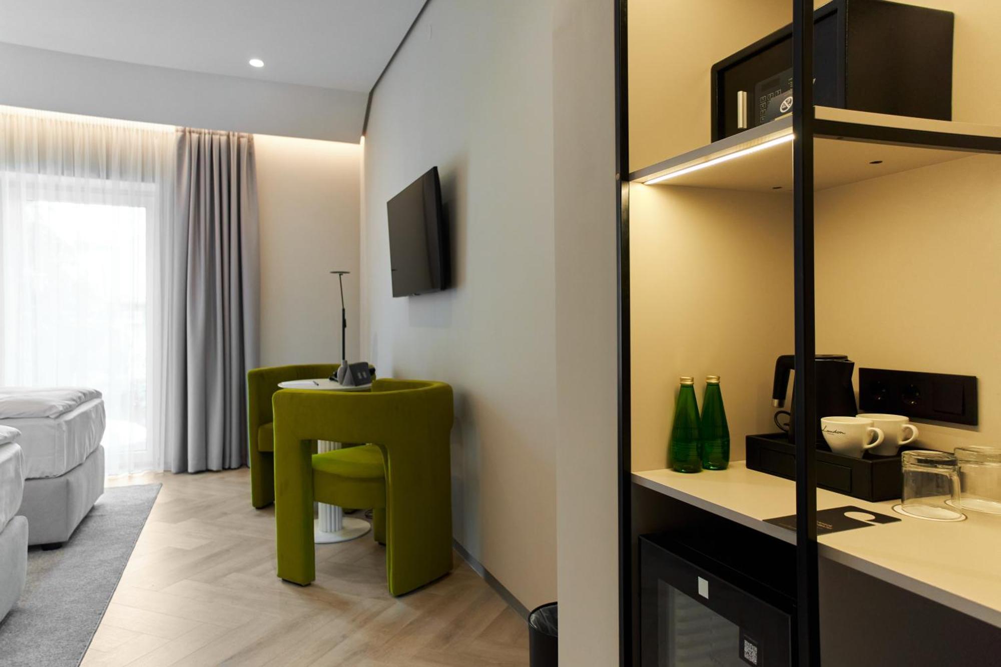 Hotel Laudon Uzhhorod Ngoại thất bức ảnh