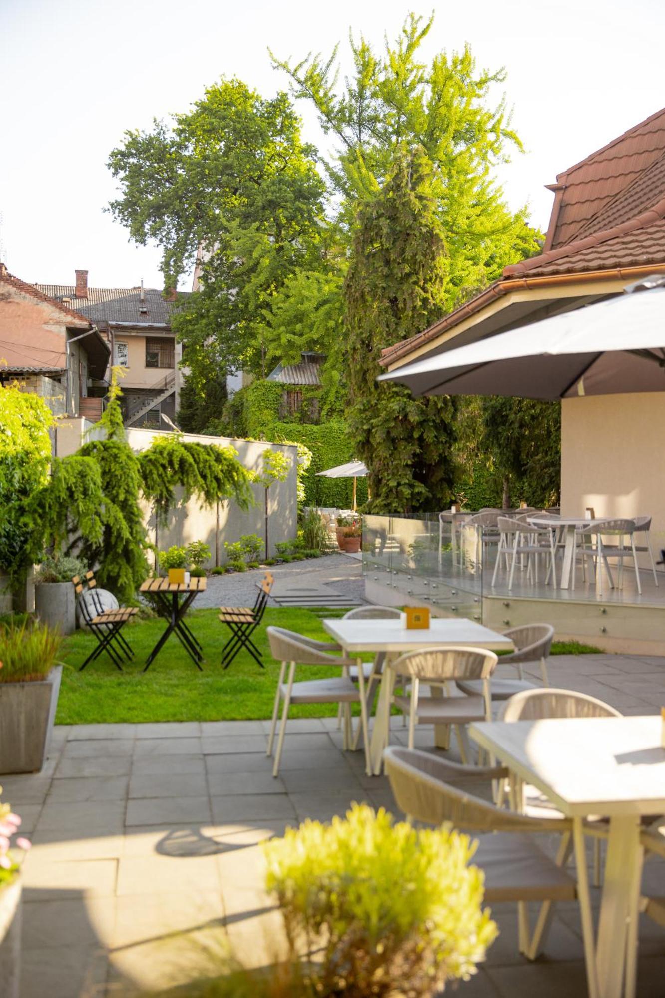 Hotel Laudon Uzhhorod Ngoại thất bức ảnh