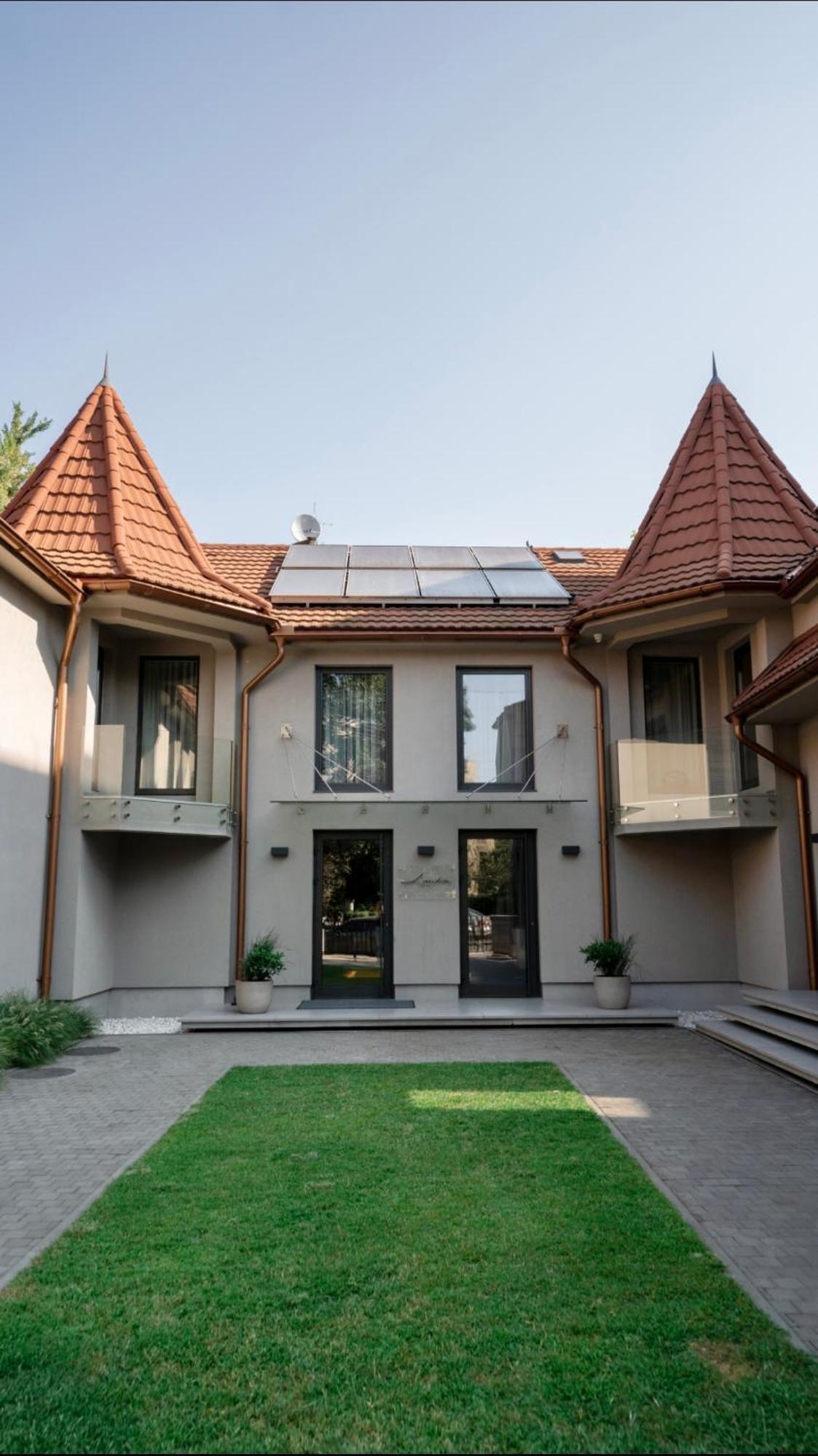 Hotel Laudon Uzhhorod Ngoại thất bức ảnh